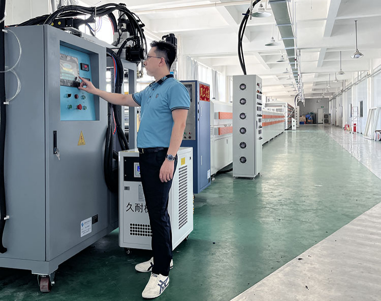 廈門硅膠泡棉供料機調試